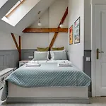 Scandi Bestseller By Lion شقة *